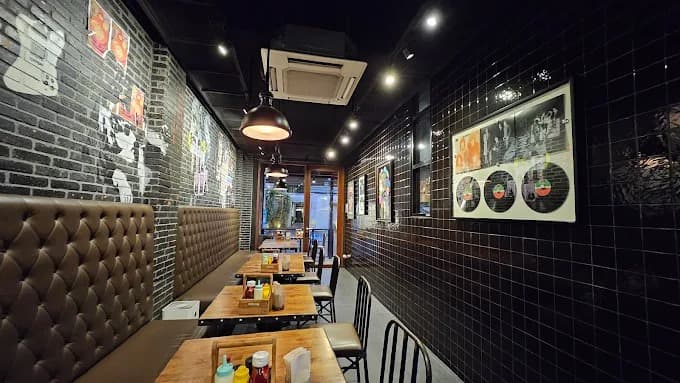 Rock Me Burger & Bar Nimman Branch
